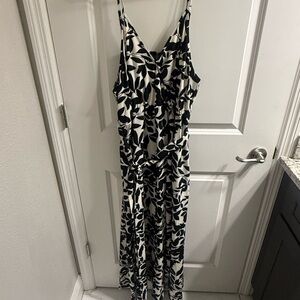 SHEIN Black and White Leaf Pattern Top